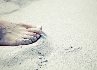 Oczyszczanie paznokci zmienionych chorobowo