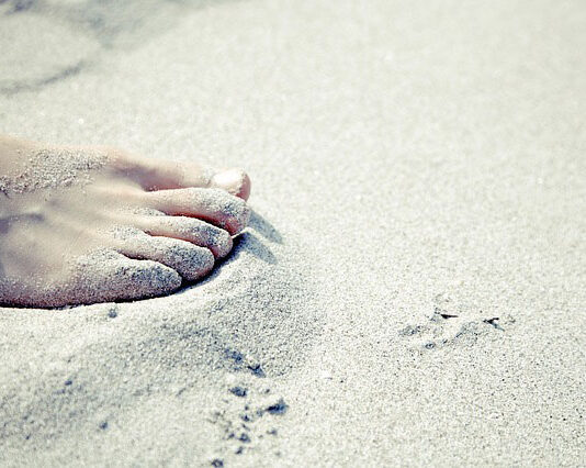 Oczyszczanie paznokci zmienionych chorobowo